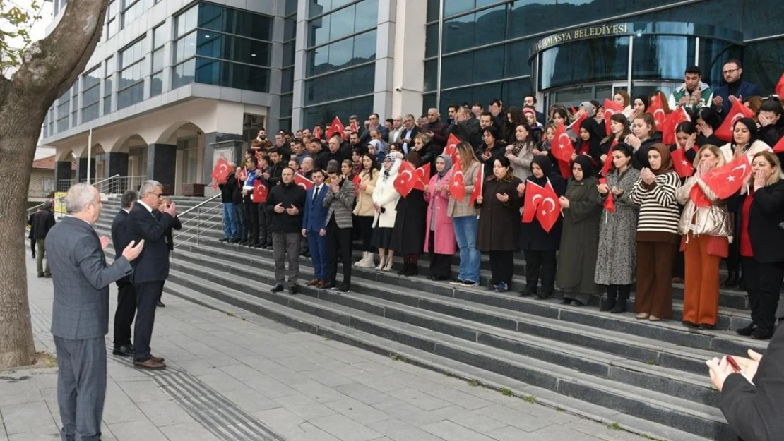 Amasya Belediyesi mesaiye 'şehitlere dua' ile başladı