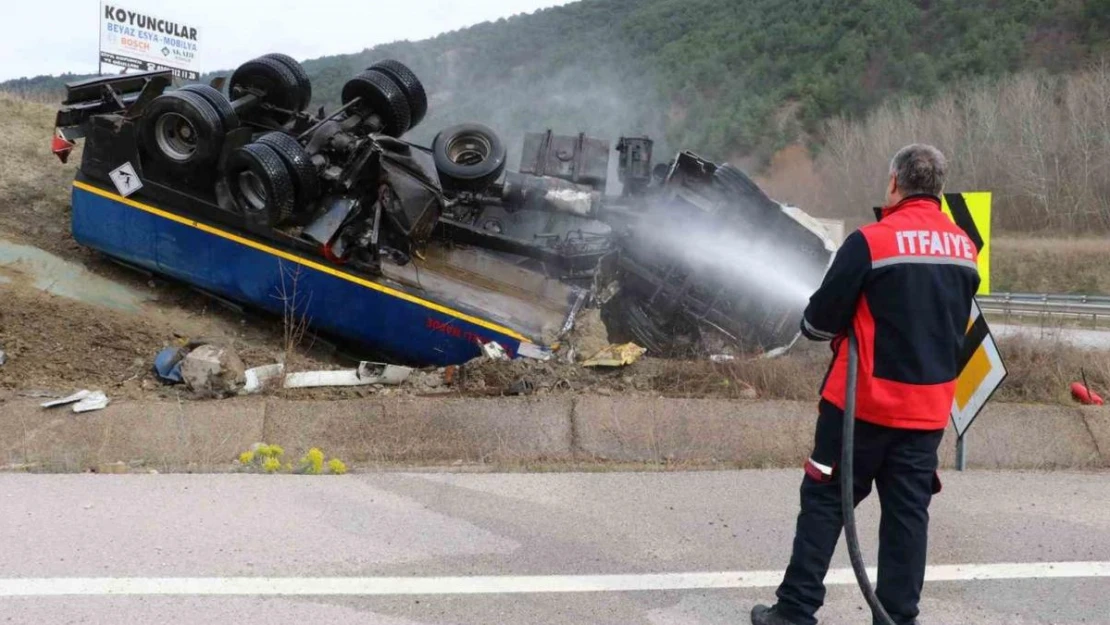 Amasya'da akaryakıt tankeri devrildi: 1 yaralı