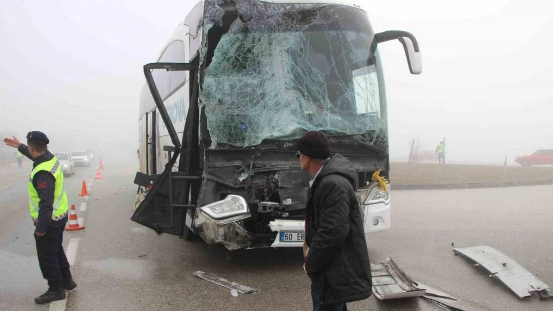 Amasya'da yoğun sis zincirleme kazalara yol açtı: 5 yaralı