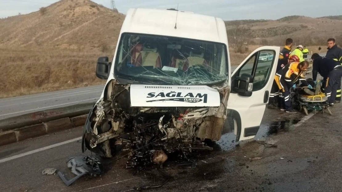 Amasya'da zincirleme kaza: 5'i öğrenci 7 yaralı