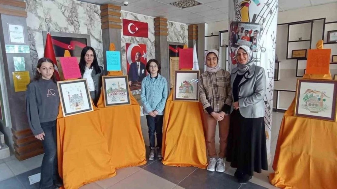 Amasyalı öğrenciler tarihi camileri minyatür tablolara işledi