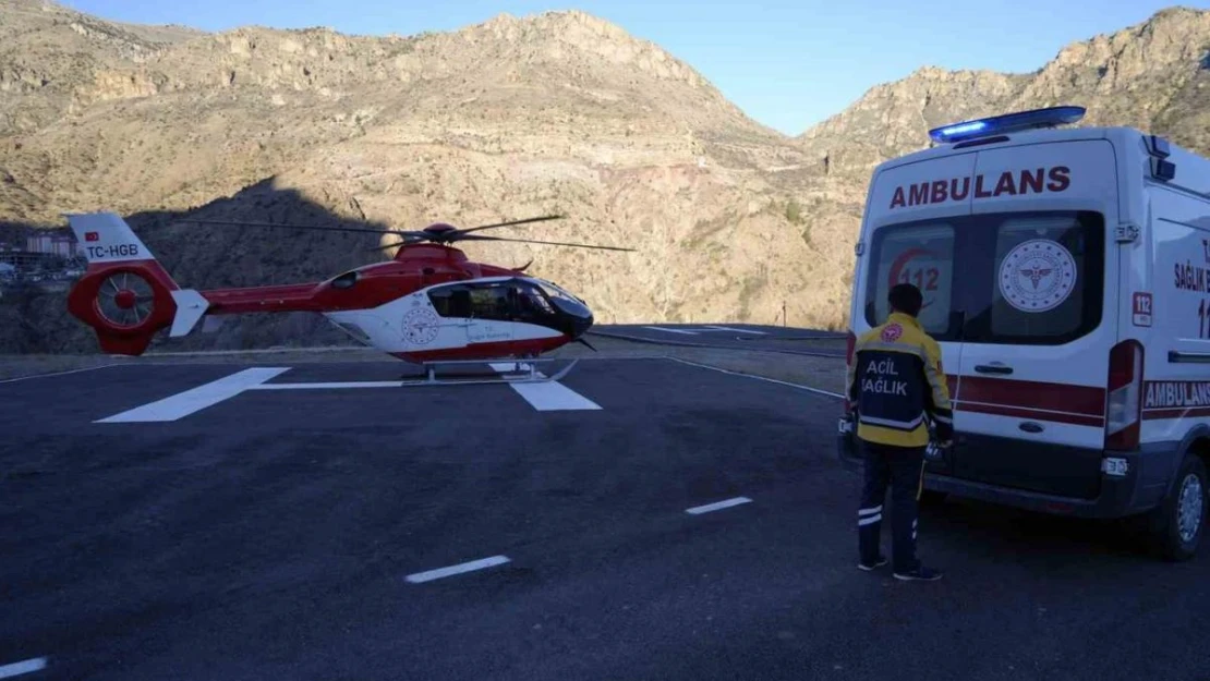 Ambulans helikopter minik Erva Asel için havalandı