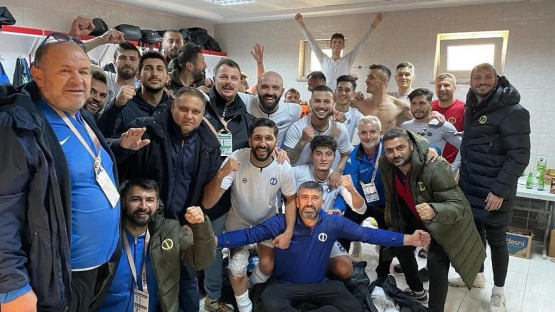 Anadolu Üniversitesi play-off hattını bırakmıyor