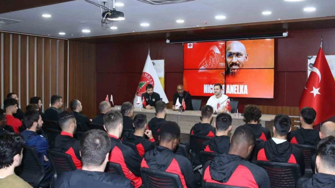 Anelka, Ümraniyespor teknik heyeti ve futbolcularla buluştu