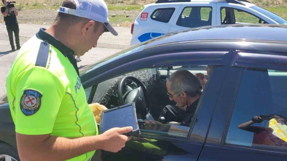 Ankara'da bayram tatilinin son gününde polis ekipleri denetimlerini sürdürüyor