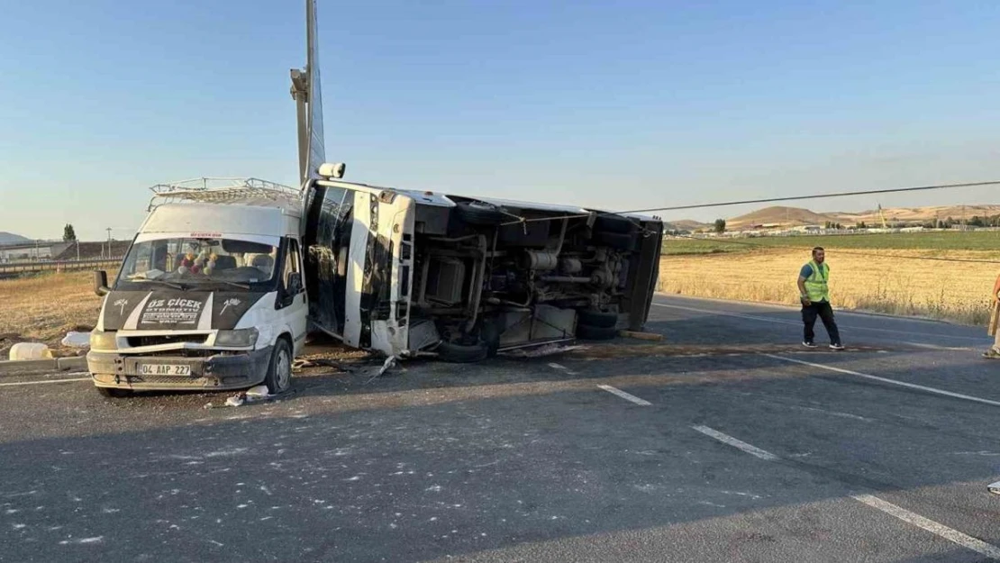 Ankara'da işçileri taşıyan iki araç çarpıştı: 1 ölü, 16 yaralı