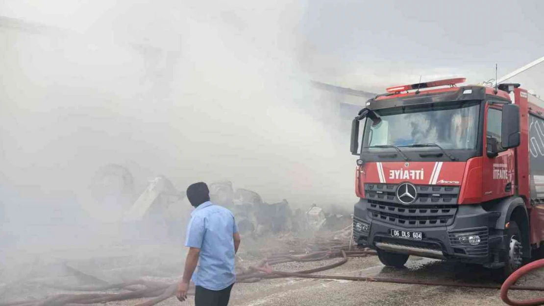 Ankara'da kereste imalathanesinde yangın