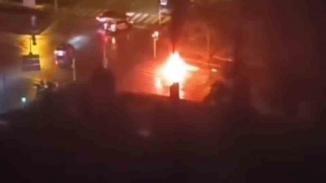 Ankara'da seyir halindeki otomobile yıldırım düştü
