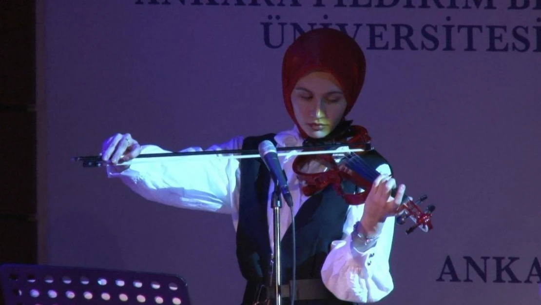 Ankara'da tıp fakültesi öğrencilerinden depremzedeler için konser