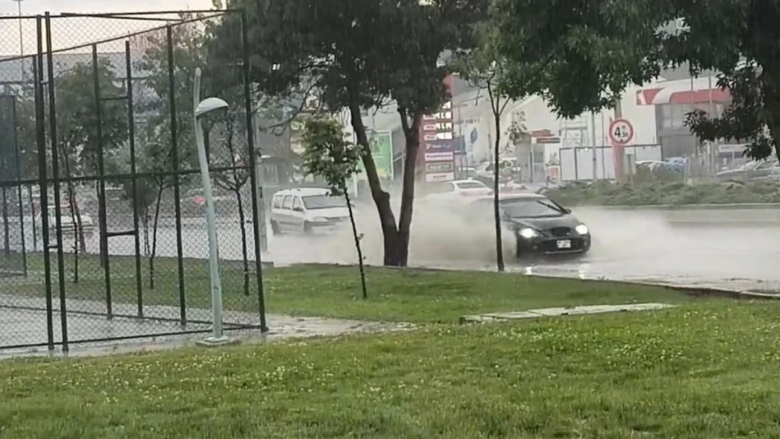 Ankara Yenimahalle'de yağmur etkili olmaya başladı
