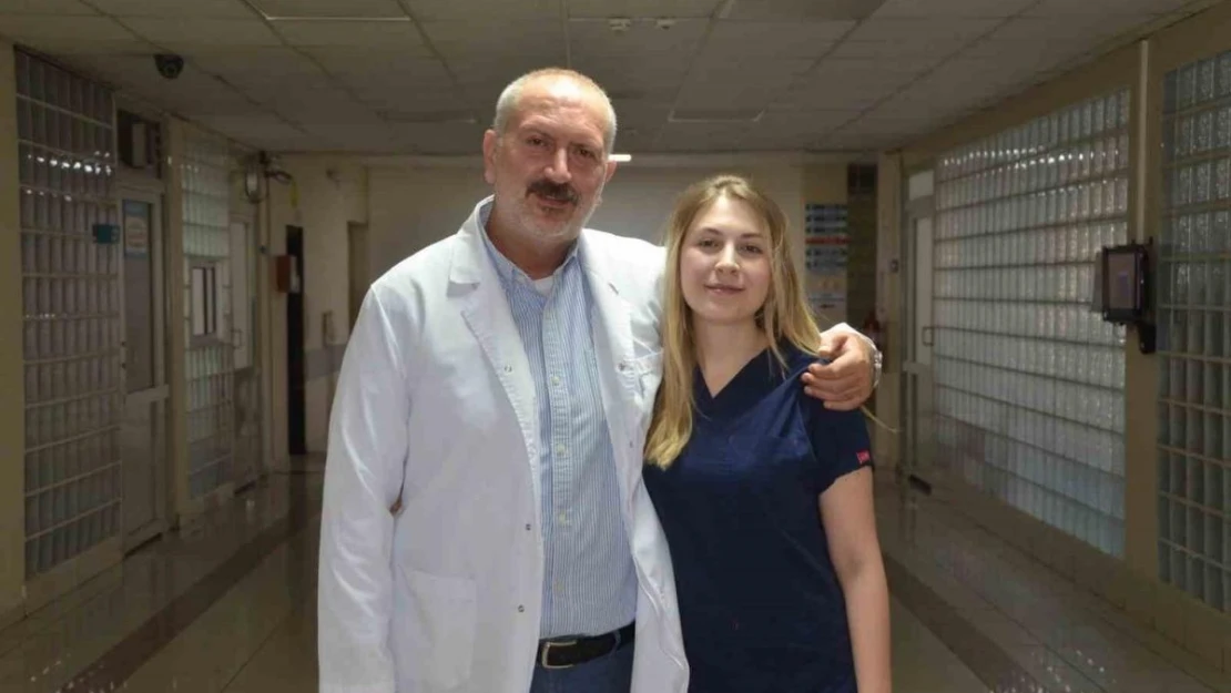 Anne babasının izinden gitti, doktor oldu