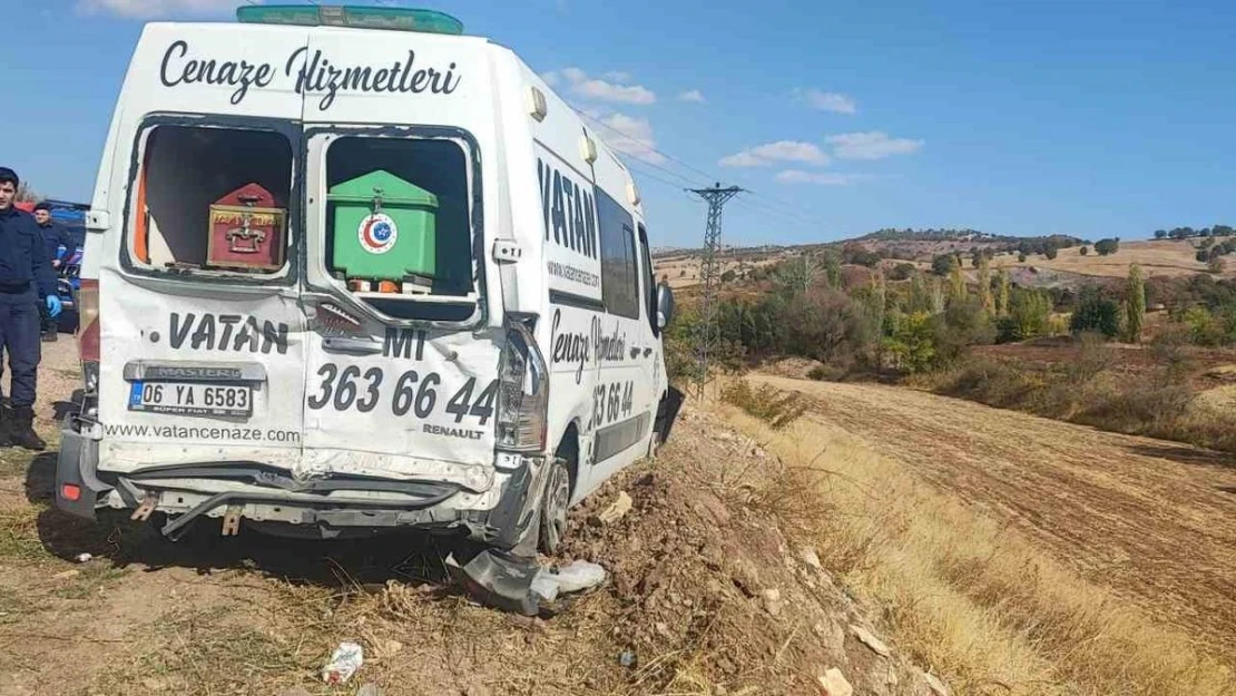 Annesinin cenazesinin bulunduğu cenaze aracını kaçırdı