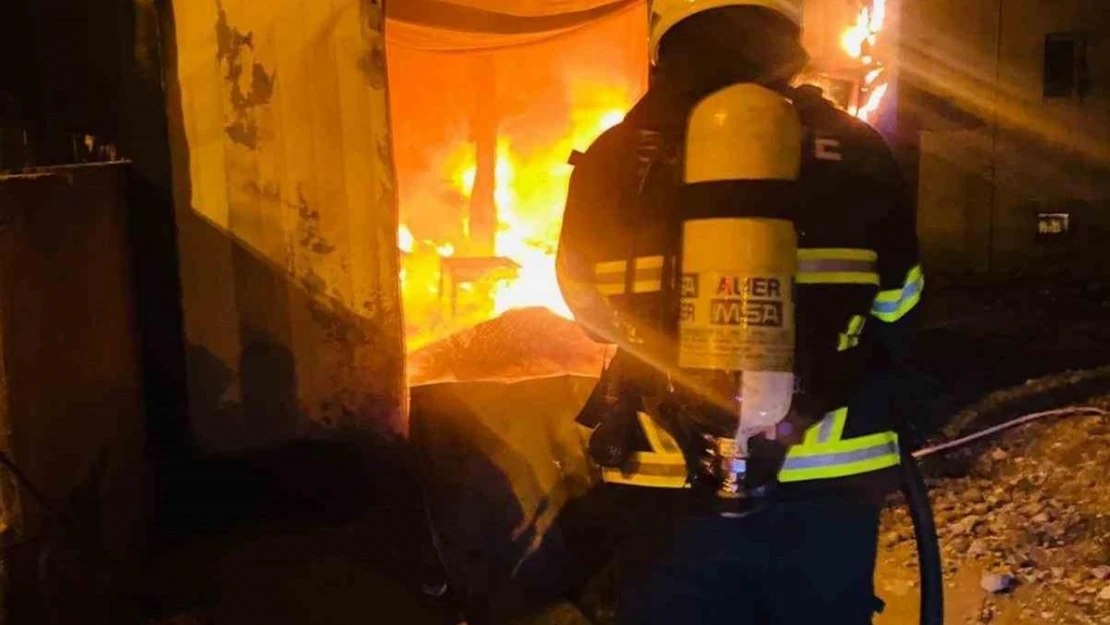 Antakya'da konteyner yangını çıktı