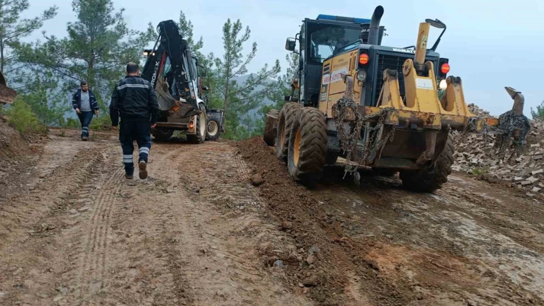 Antalya Büyükşehir ekiplerinin Alanya kırsalında çalışmaları sürüyor