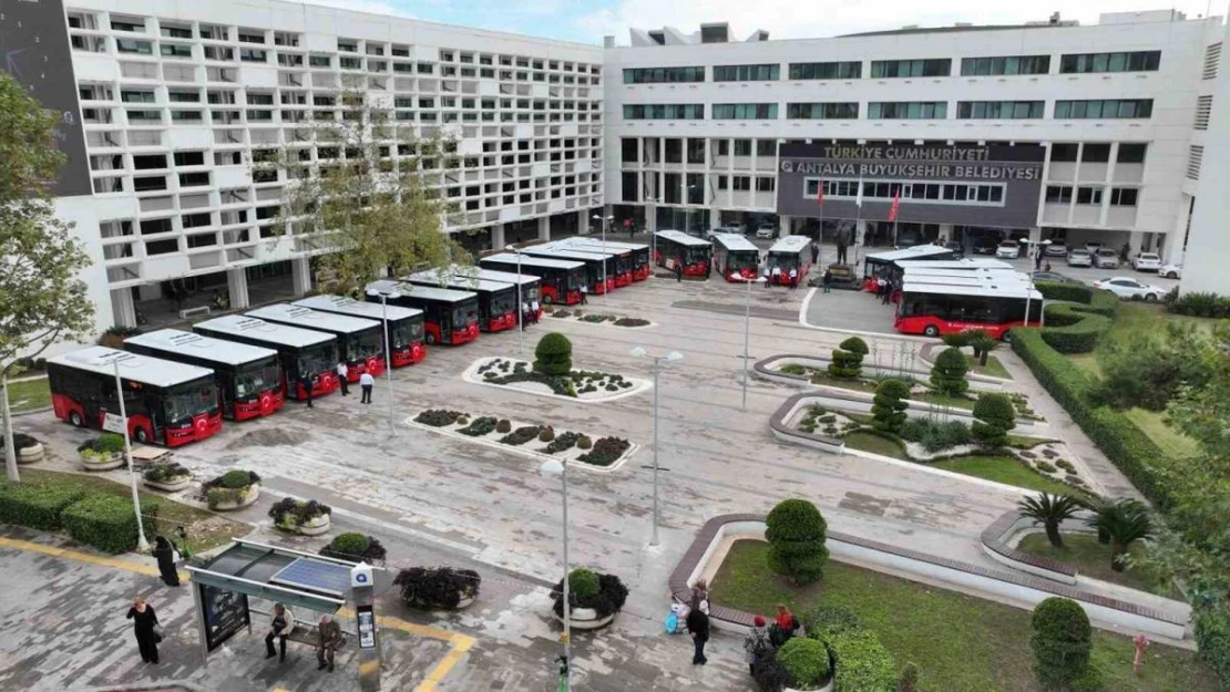 Antalya Büyükşehir toplu taşıma filosuna 20 yeni otobüs kattı