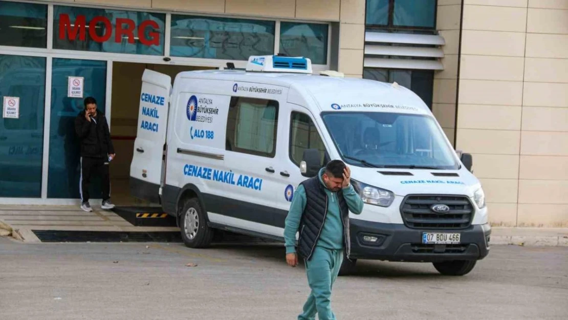 Antalya'da 3 çocuğunun annesini 17 bıçak darbesiyle hayattan koparan koca tutuklandı