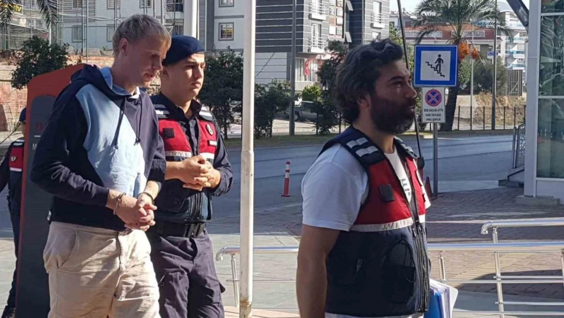 Antalya'da 35 bin erosu gasp edildikten sonra 2 şüpheliyi aracıyla çarparak öldüren Ukraynalı turist tutuklandı