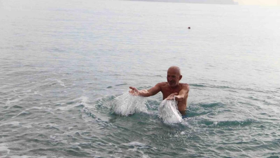 Antalya'da aralık ayında deniz keyfi