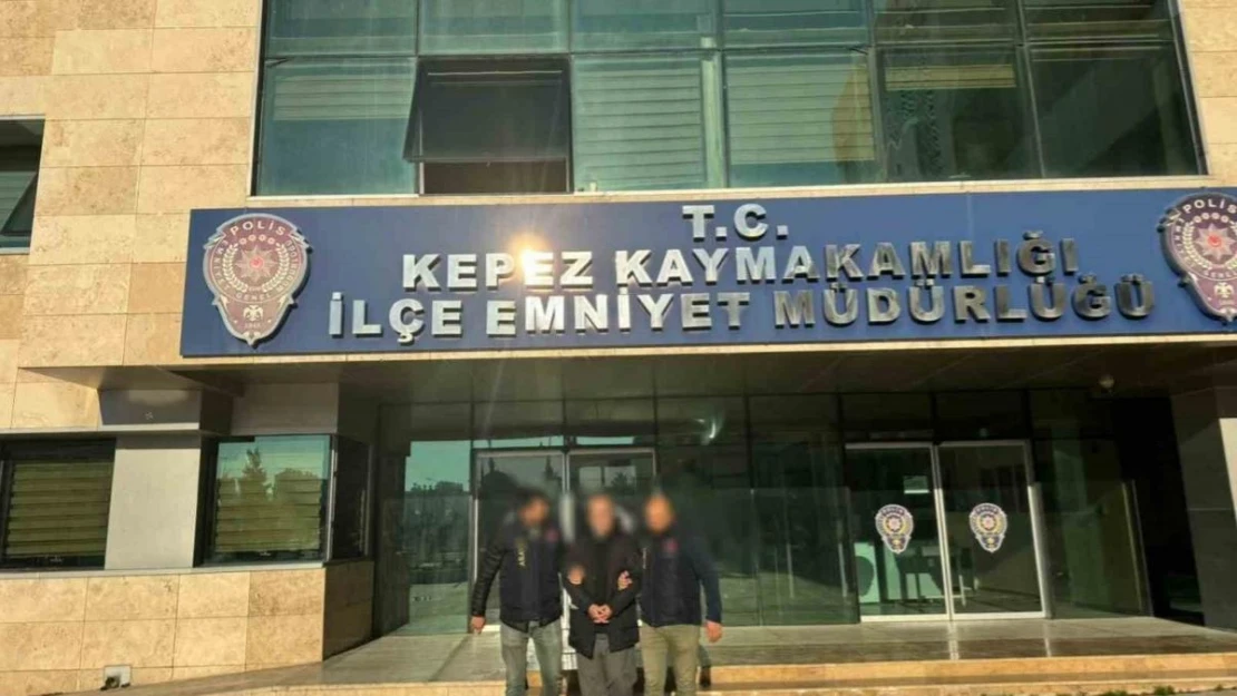 Antalya'da aranan 2 hükümlü yakalandı