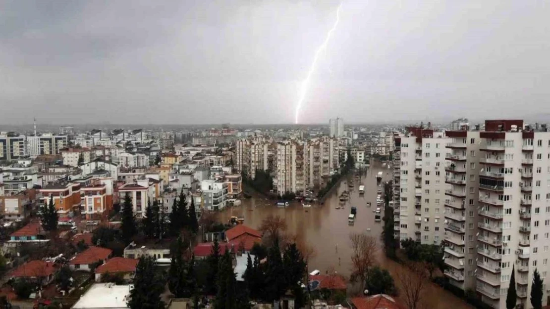 Antalya'da hayat felç oldu