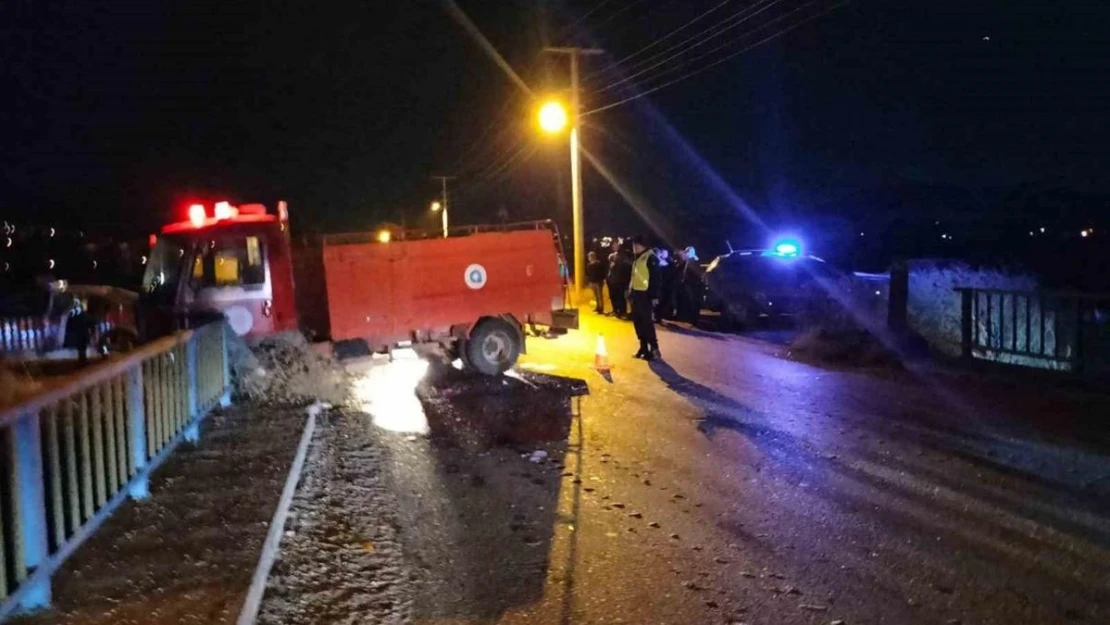 Antalya'da itfaiye aracı ile otomobil çarpıştı: 2 yaralı