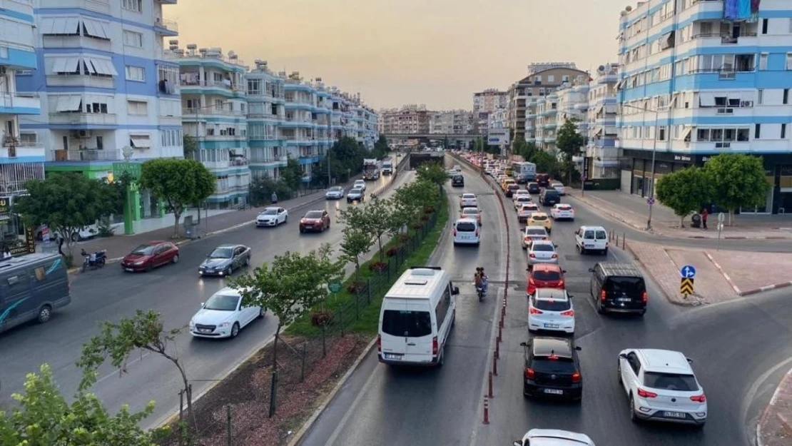 Antalya'da motorlu kara taşıtları sayısı 1 milyon 432 bin 636 oldu