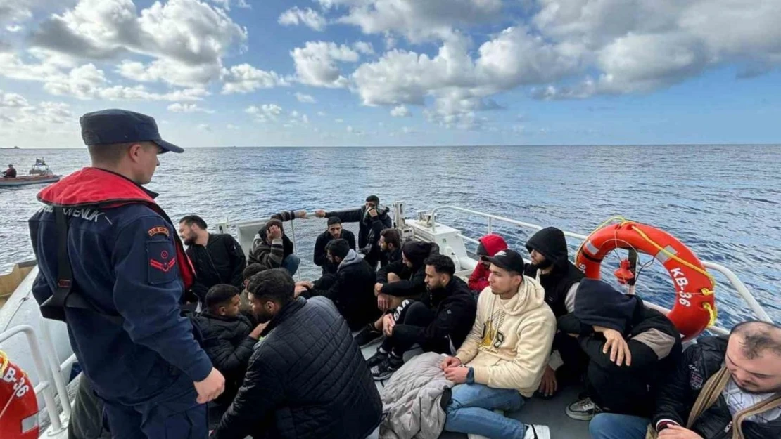 Antalya'da ülkeyi terk etmeye çalışan 22 düzensiz göçmen yakalandı