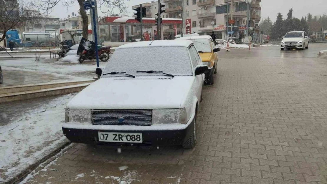 Antalya'nın Korkuteli ilçesinde kar yağışı başladı