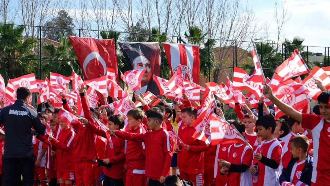 Antalyaspor Futbol Okulları Gelişim ve Kış Kampı tamamlandı