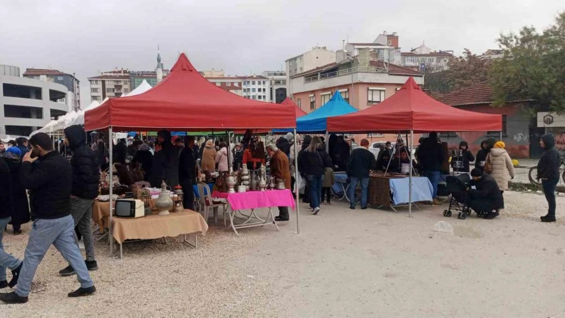 Antikacılardan kapalı pazar yeri talebi