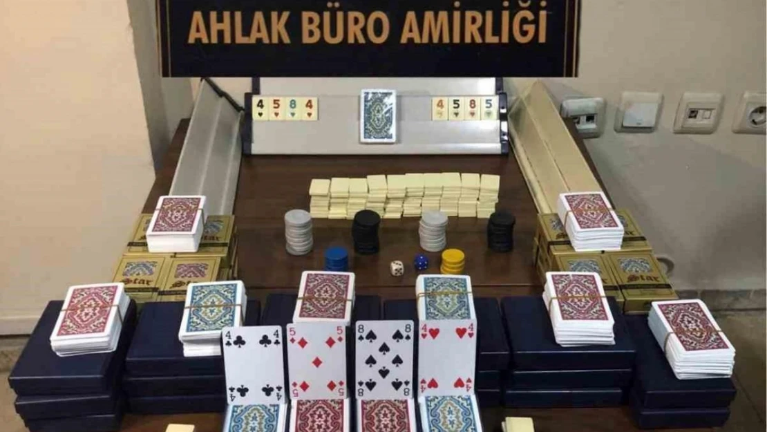 Aranması olan hırsız kumar oynarken yakalandı