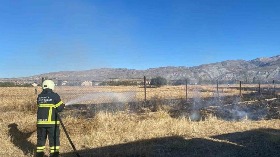 Arazi yangını büyümeden söndürüldü