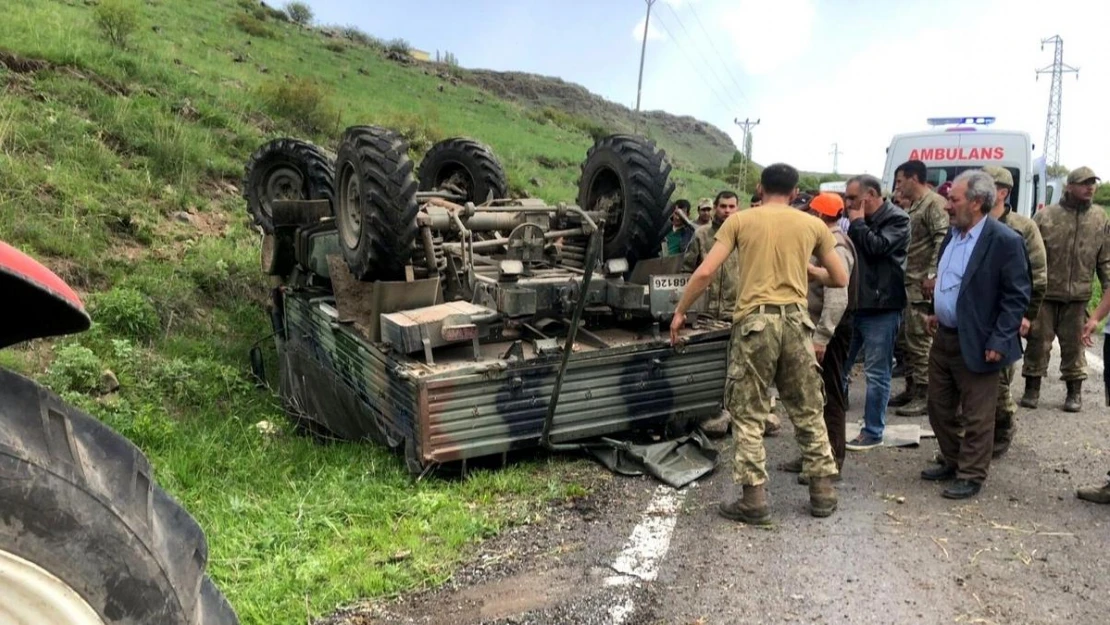 Ardahan'da askeri araç şarampole uçtu... Yaralılar var...