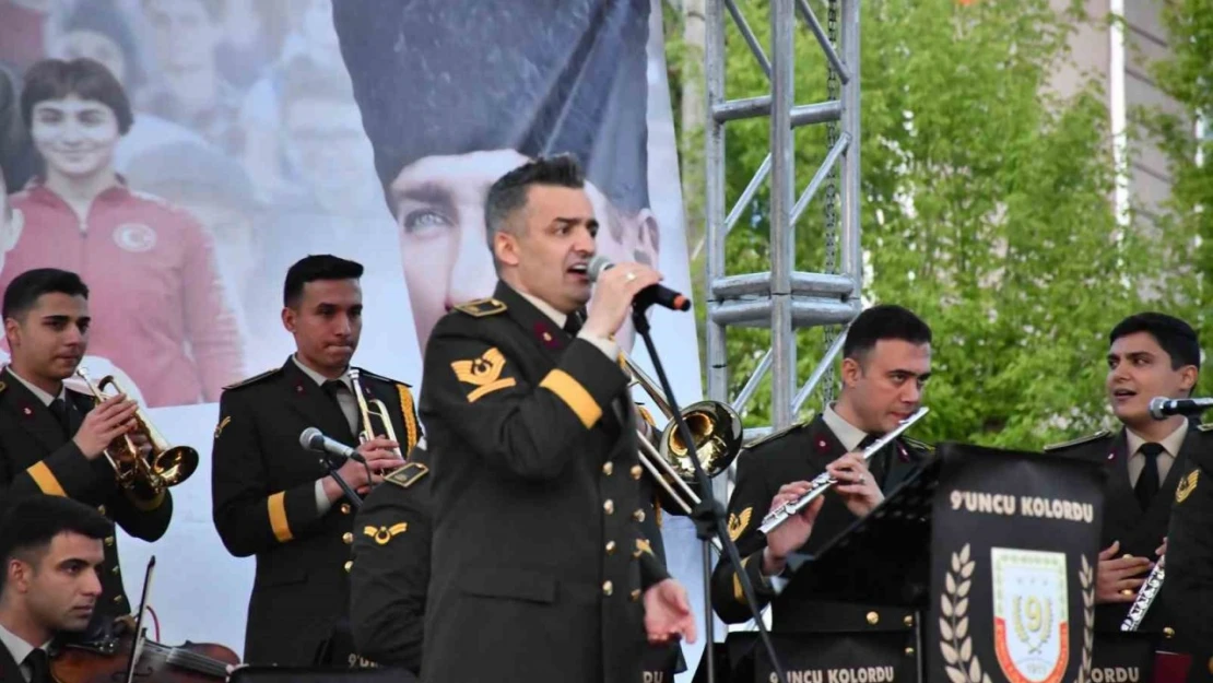 Ardahan'da askeri bandoya yoğun ilgi