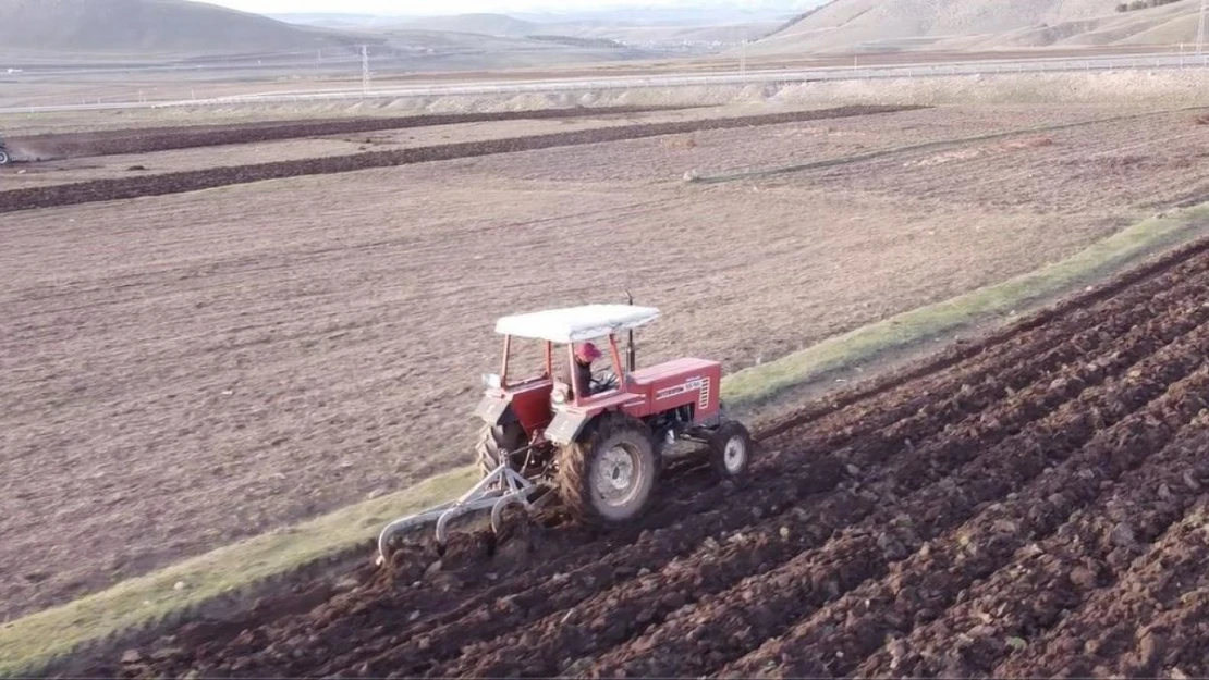 Ardahan'da buğday ve arpa ekimi başladı