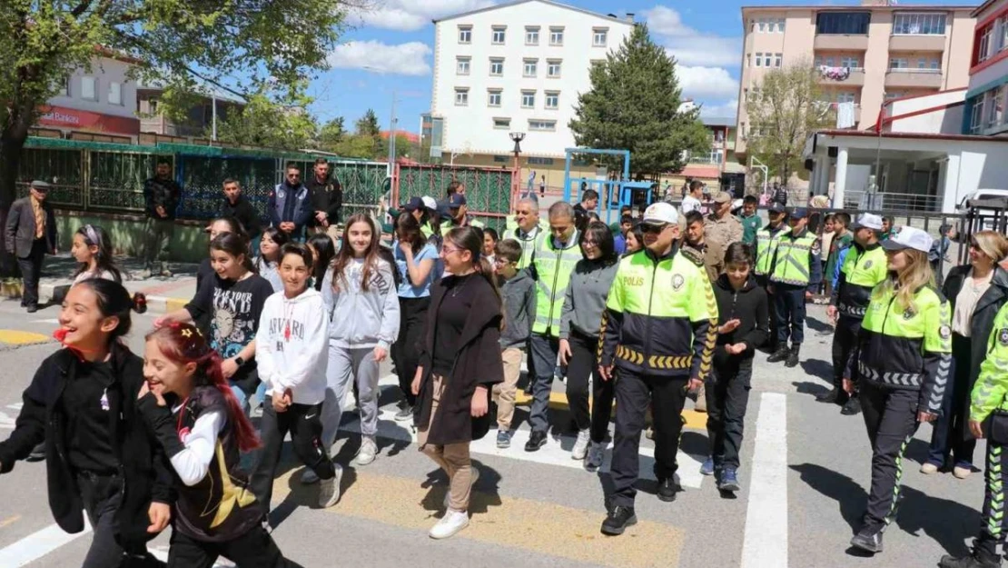 Ardahan'da trafik farkındalığı etkinliği