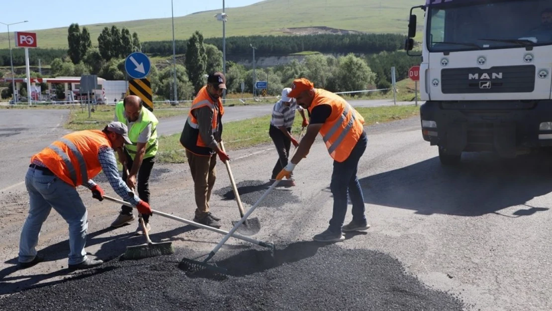 Ardahan'da yol çalışmaları son hız devam ediyor