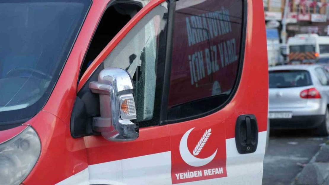 Arnavutköy'de Yeniden Refah Partisi seçim aracına silahlı saldırı