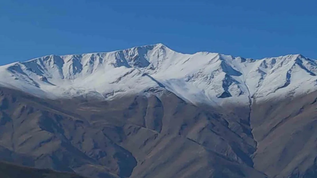 Artos Dağı'nın zirvesi beyaza büründü