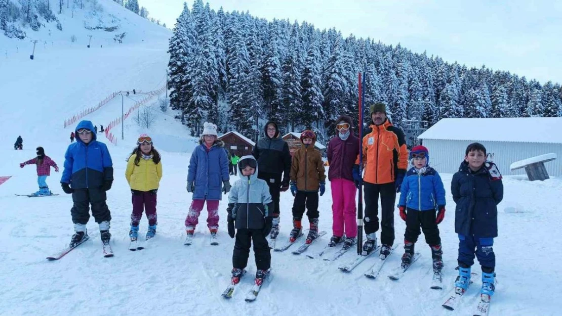 Artvin'de ara tatilde açılan kayak kurslarına ilgi yoğun