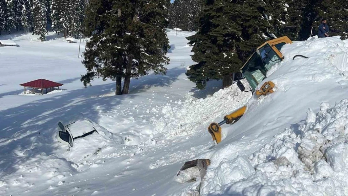 Artvin'de çığ altında hayatını kaybeden operatörü kurtartmaya giden arama kurtarma personeli yaşadıkları o anları anlattı