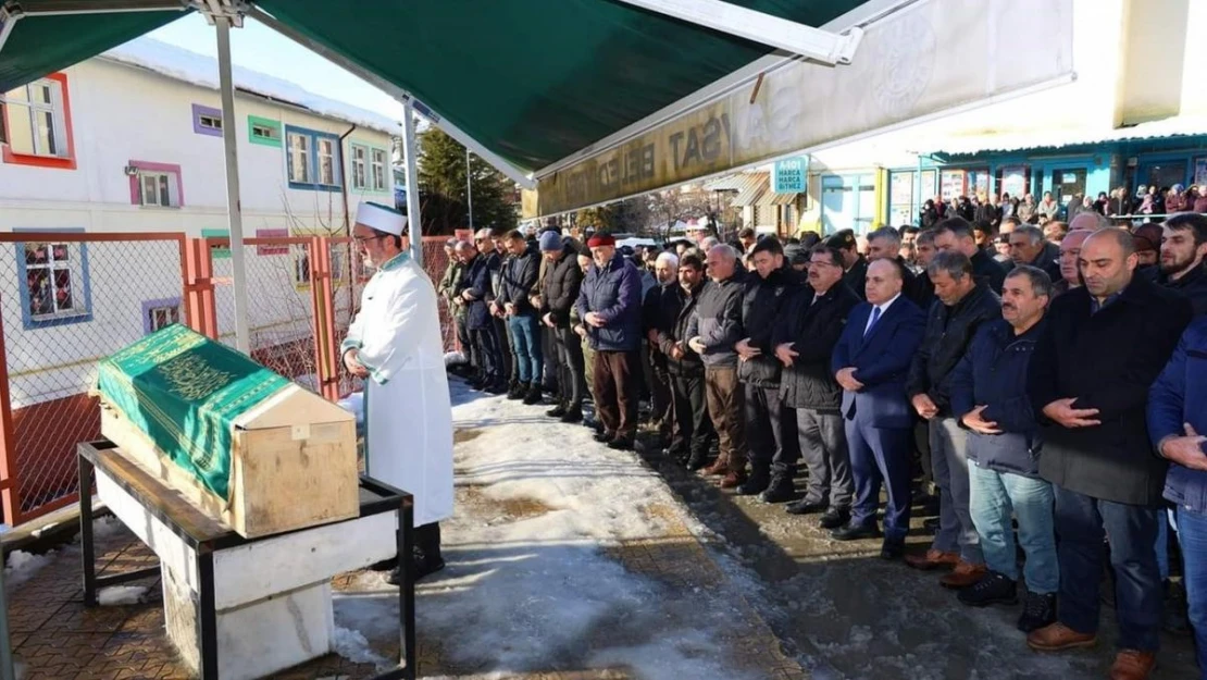 Artvin'de çığ altında kalarak hayatını kaybeden operatör son yolculuğuna uğurlandı