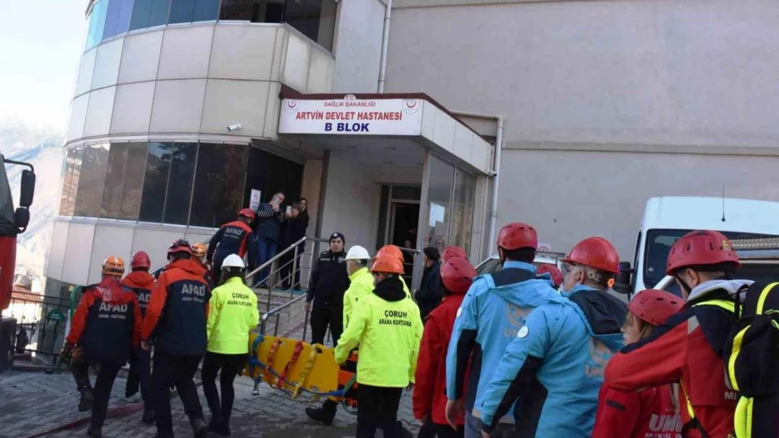 Artvin Devlet Hastanesi'nde gerçeği aratmayan yangın tatbikatı