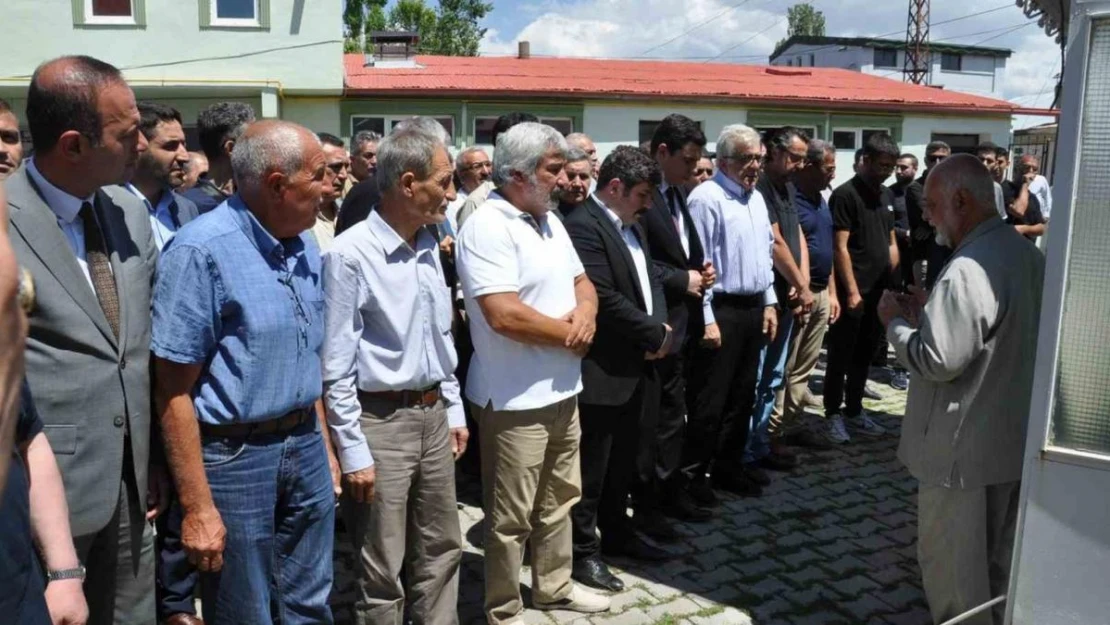 Asker oğlunu gördü, otobüs kazasında hayatını kaybetti