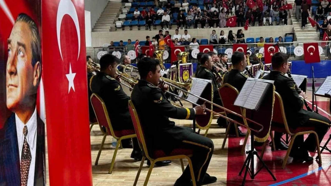 Askeri bando Hakkari'de konser verdi