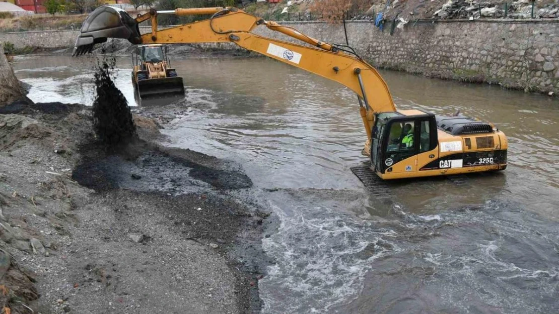 ASKİ su baskınlarına karşı akarsu ve dere yataklarını ıslah ediyor