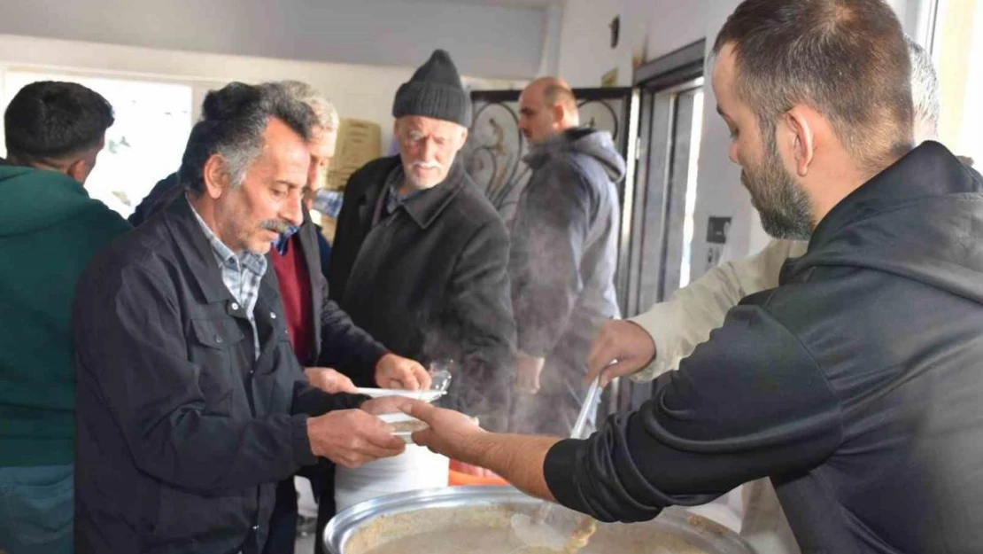 Asrın felaketinde enkazda can aramıştı, sene-i devriyesinde ise kuran okutup yemek dağıttırdı