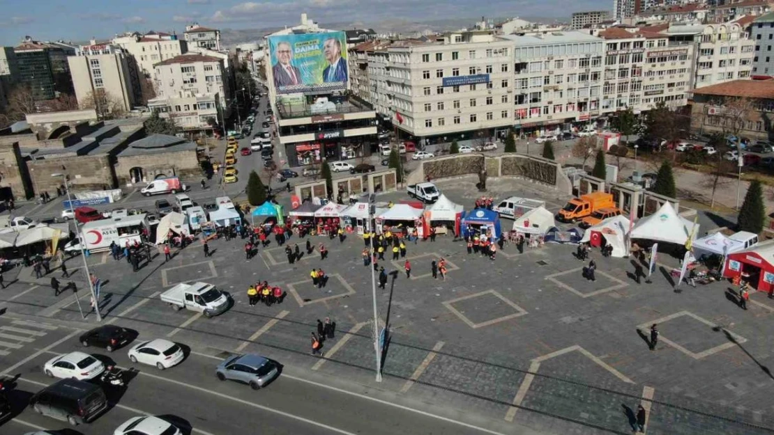 Asrın felaketinde fedakarca çalışan ekipler, vatandaşları bilinçlendirdi