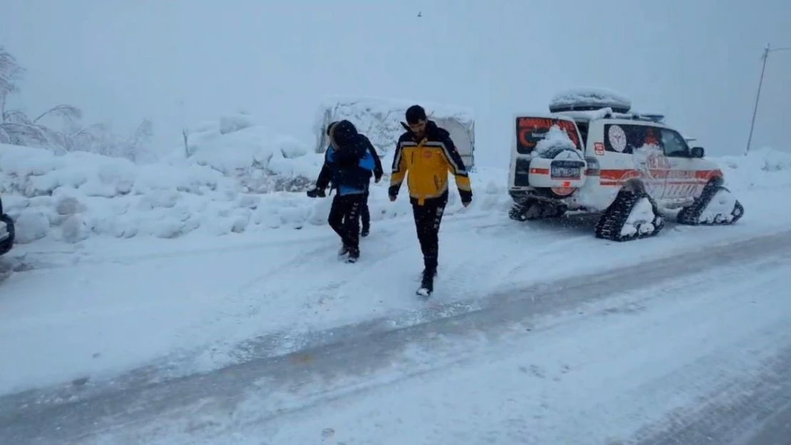 Astım hastası çocuk, 2 saatlik çalışmayla hastaneye yetiştirildi