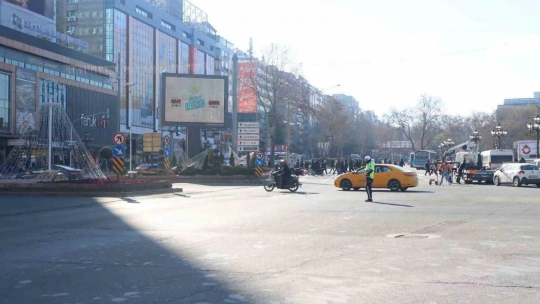 Ataşehir Belediyesinden 'billboardlarda afiş yayınlatma' iddialarına ilişkin açıklama